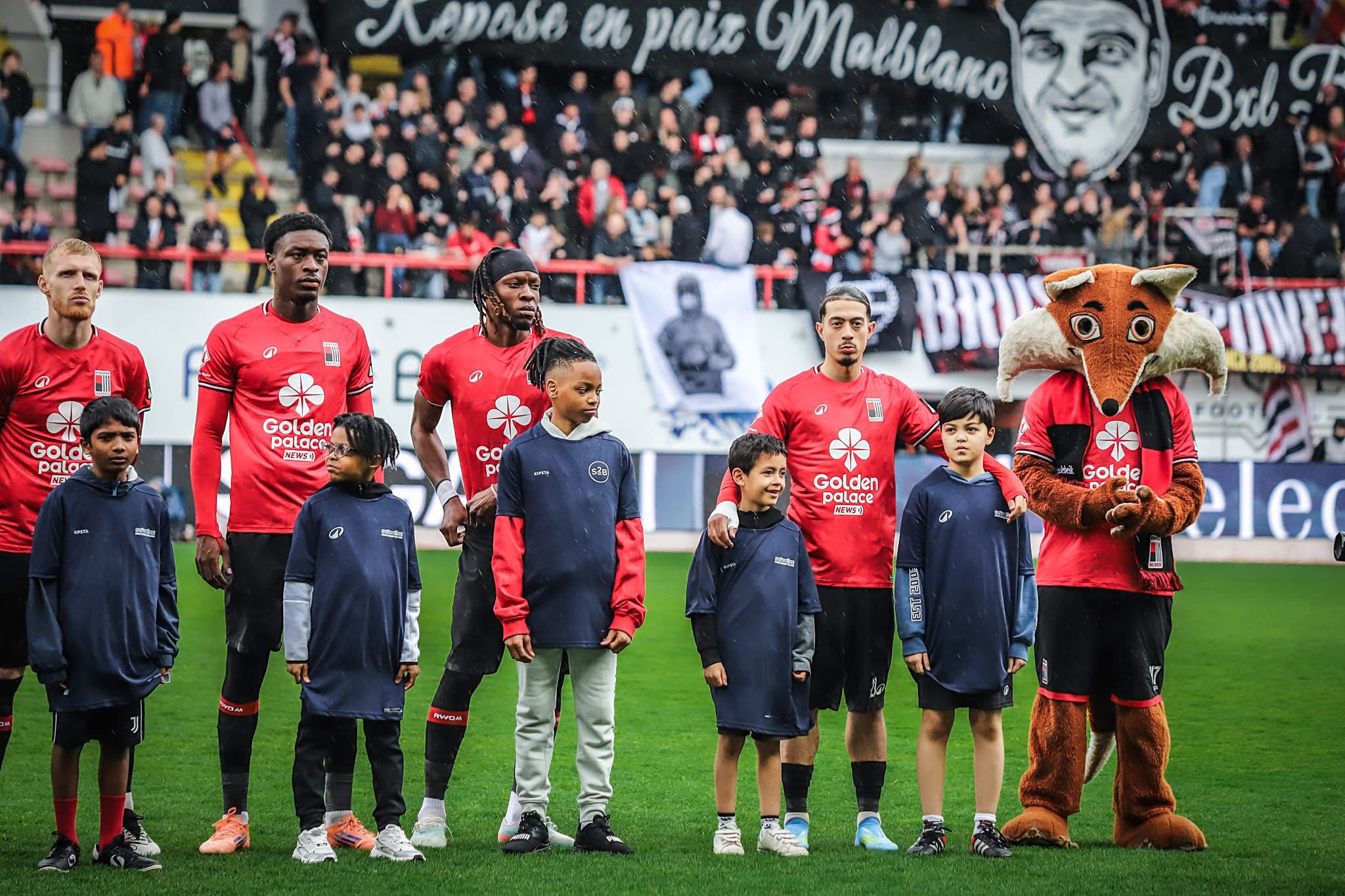 The young Sport2Be kids with the RWDM players