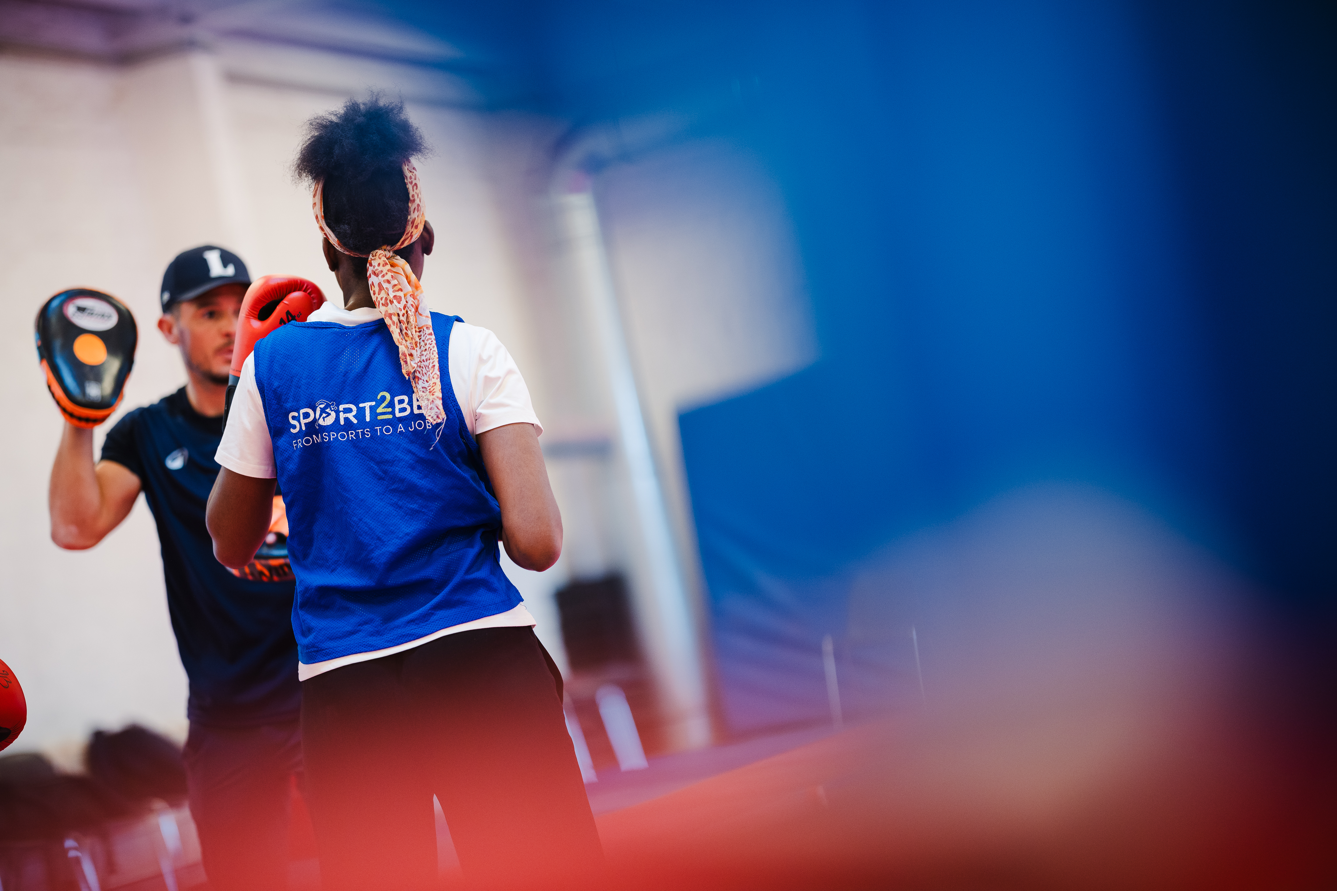 Sport2Be coach leading a free boxing session for youth in Belgium, driving social impact through spo